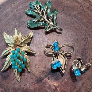 Vintage brooch lot with screw on earrings